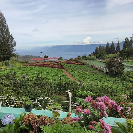 Villa Gunung Mas Berastagi Exteriör bild