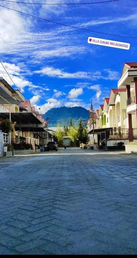 Villa Gunung Mas Berastagi Exteriör bild